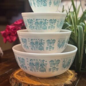 Pyrex White & Teal Nesting Mixing Bowls Set